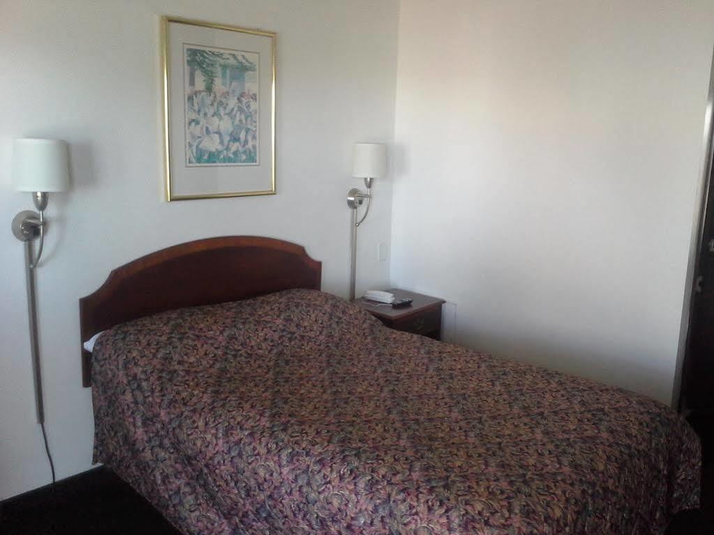 Economy Inn Of Холланд Экстерьер фото